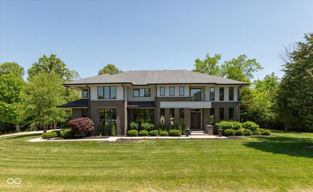 4691 Pascagoula Run, Greenwood, IN 46143 - prairie-style home with a front yard