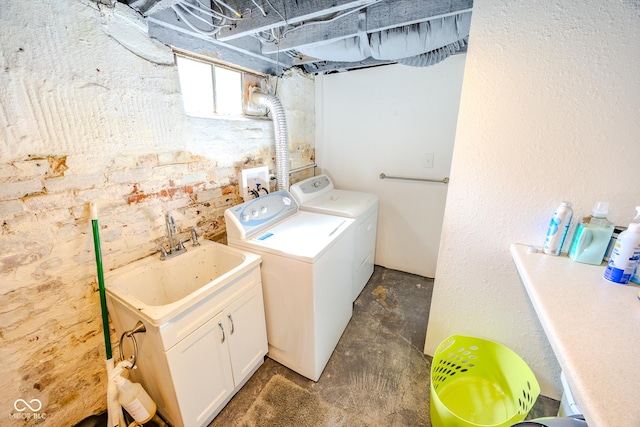 517 Bernard Ave, Indianapolis, IN 46208 - laundry area with washer and clothes dryer and cabinet space