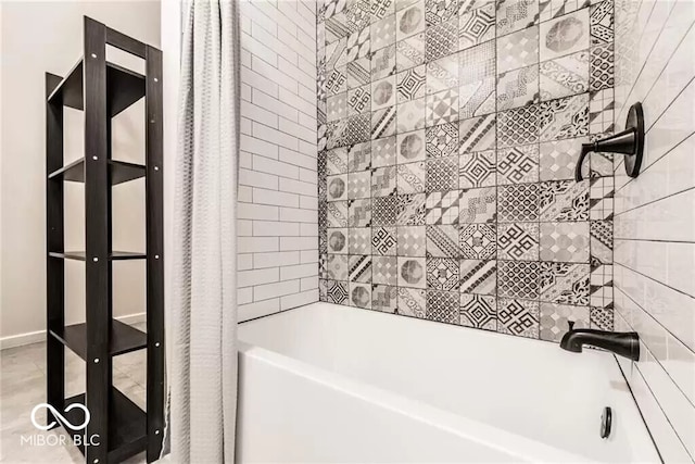 918 S State Ave, Indianapolis, IN 46203 - bathroom with shower / bath combo with shower curtain
