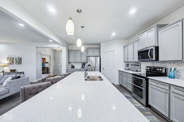 14458 Carlow Run, Carmel, IN 46074 - kitchen featuring stainless steel appliances, a sink, gray cabinets, open floor plan, and recessed lighting
