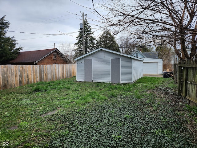 323-325 N Gladstone Ave, Indianapolis, IN 46201 - view of yard featuring a detached garage