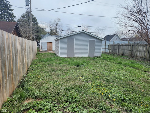 323-325 N Gladstone Ave, Indianapolis, IN 46201 - view of yard