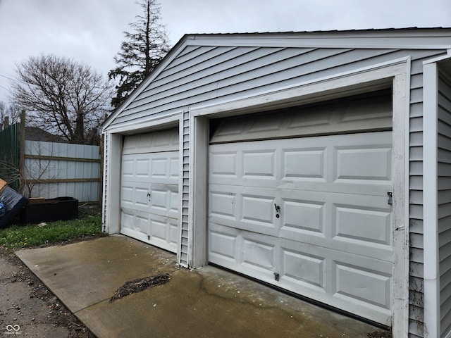 323-325 N Gladstone Ave, Indianapolis, IN 46201 - view of garage