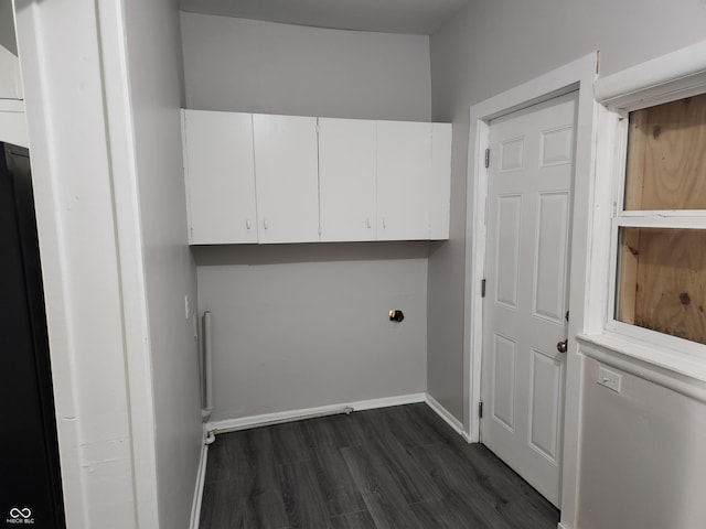 323-325 N Gladstone Ave, Indianapolis, IN 46201 - laundry area featuring dark wood-type flooring and baseboards