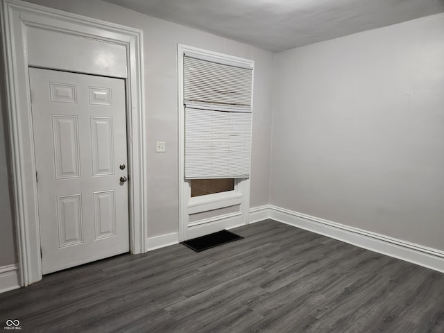 323-325 N Gladstone Ave, Indianapolis, IN 46201 - entrance foyer featuring dark wood finished floors and baseboards