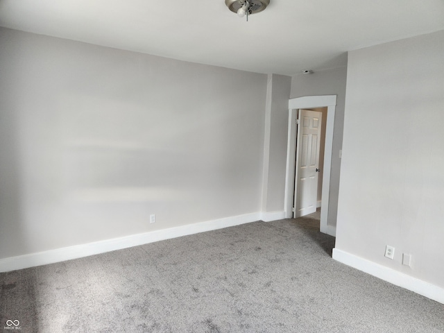 323-325 N Gladstone Ave, Indianapolis, IN 46201 - carpeted empty room featuring baseboards