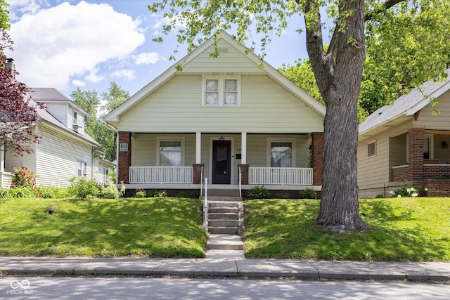 1311 N Oakland Ave, Indianapolis, IN 46201 - bungalow-style home featuring covered porch and a front yard