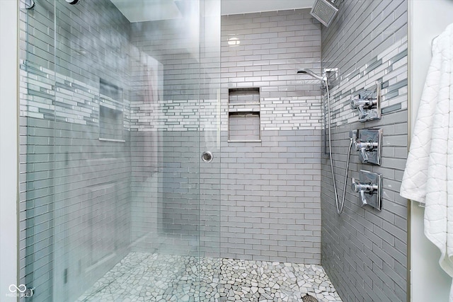 20971 Shoreline Ct Unit 201, Noblesville, IN 46062 - bathroom with a stall shower