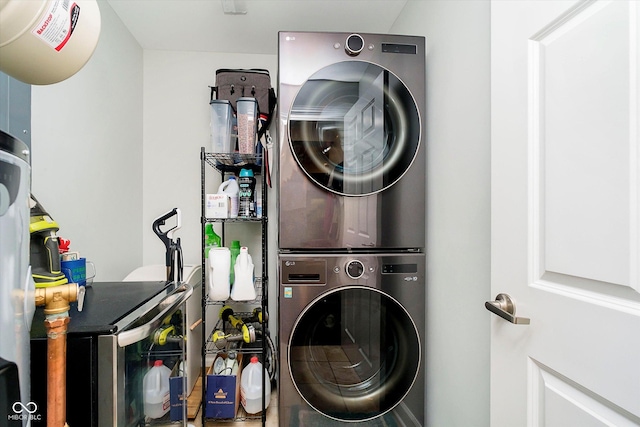 20971 Shoreline Ct Unit 201, Noblesville, IN 46062 - laundry area featuring stacked washer and clothes dryer