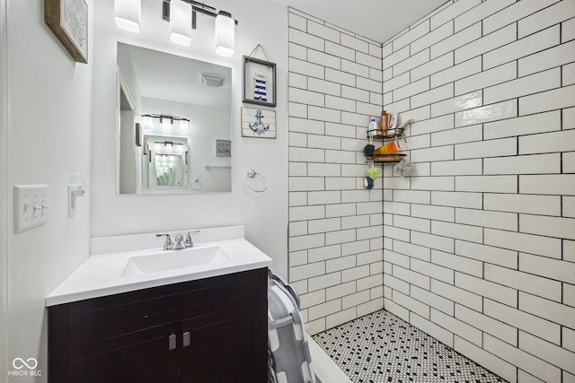117 N Market St, Thorntown, IN 46071 - bathroom with vanity, a tile shower, and toilet