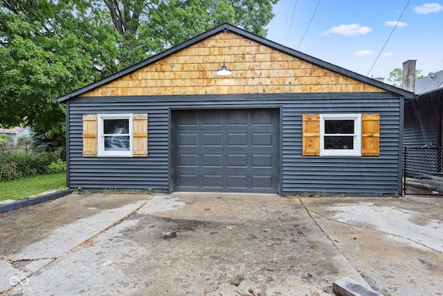 117 N Market St, Thorntown, IN 46071 - detached garage featuring driveway