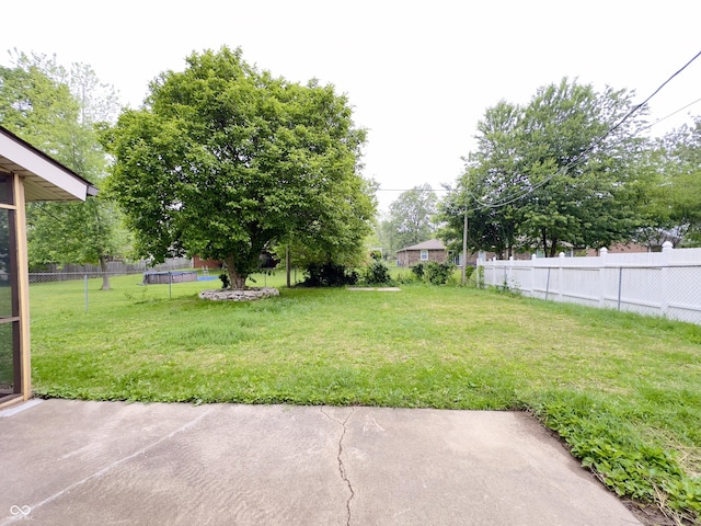 5130 Navajo Ct, Columbus, IN 47203 - view of yard with a patio