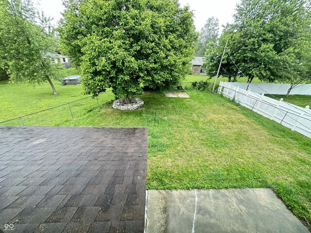 5130 Navajo Ct, Columbus, IN 47203 - view of yard