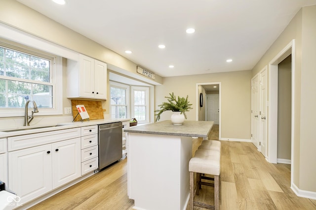 10245 Briar Creek Ln, Carmel, IN 46033 - kitchen featuring dishwasher, a sink, a kitchen island, recessed lighting, and a breakfast bar area