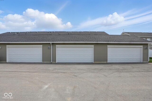 3947 Wren Dr, Brownsburg, IN 46112 - view of garage