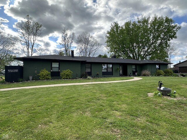 2028 Fairway Dr, Greencastle, IN 46135 - ranch-style home featuring a front yard