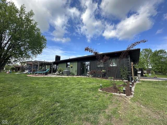 2028 Fairway Dr, Greencastle, IN 46135 - rear view of house with a yard