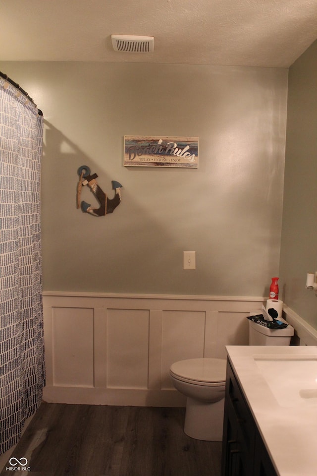 5101 W Bay Rd, Plainfield, IN 46168 - full bathroom featuring vanity, a wainscoted wall, toilet, wood finished floors, and a shower with curtain