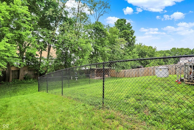 2623 Senators Way, Indianapolis, IN 46217 - view of yard