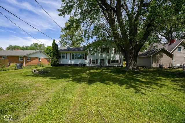 2721 W 34th St, Anderson, IN 46011 - view of front of property featuring a front yard
