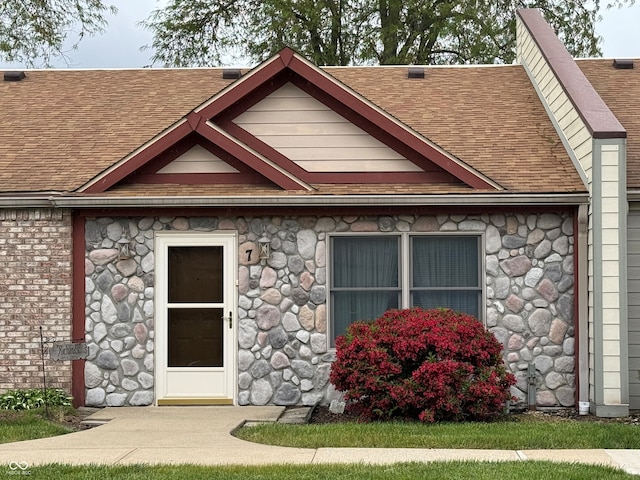 1711 Lafayette Ave Unit 7, Lebanon, IN 46052 - entrance to property with a shingled roof and stone siding