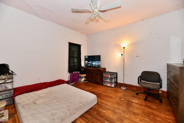 1106 W 4th St, Anderson, IN 46016 - bedroom with wood finished floors and baseboards