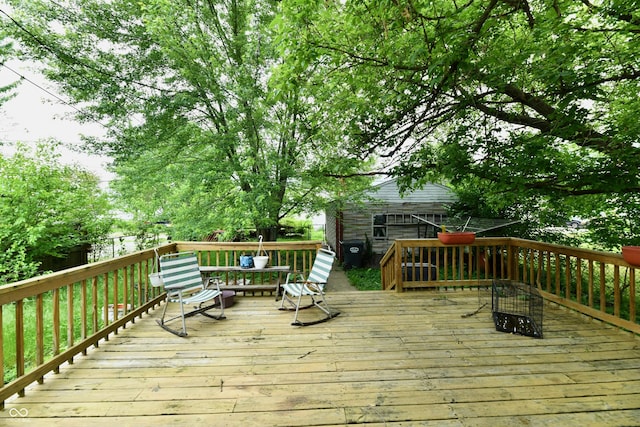 1106 W 4th St, Anderson, IN 46016 - view of wooden terrace