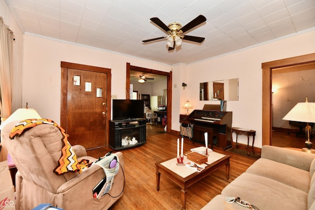 1106 W 4th St, Anderson, IN 46016 - living room featuring ceiling fan, wood finished floors, and crown molding
