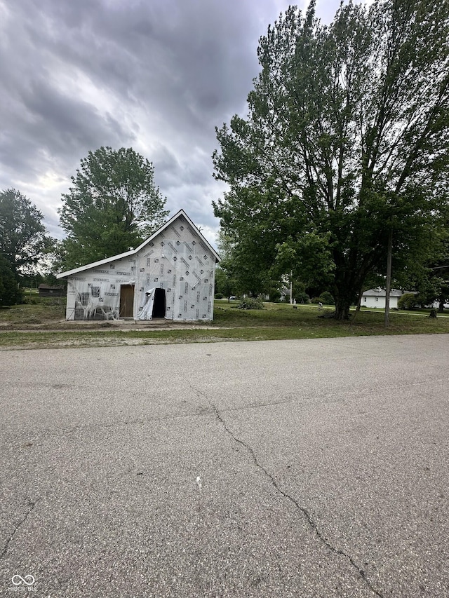 6326 N Main St, Wilkinson, IN 46186 - view of side of property featuring an outdoor structure