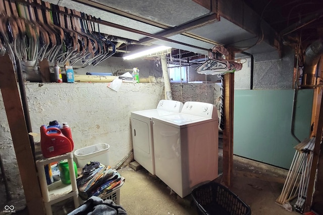 126 W W Blvd, Kokomo, IN 46902 - laundry area with washing machine and clothes dryer
