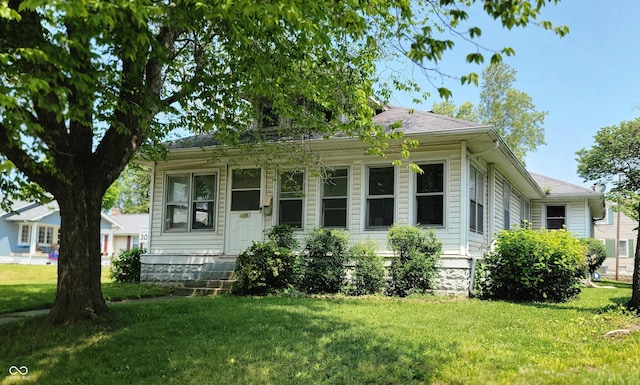 126 W W Blvd, Kokomo, IN 46902 - view of front facade featuring a front lawn