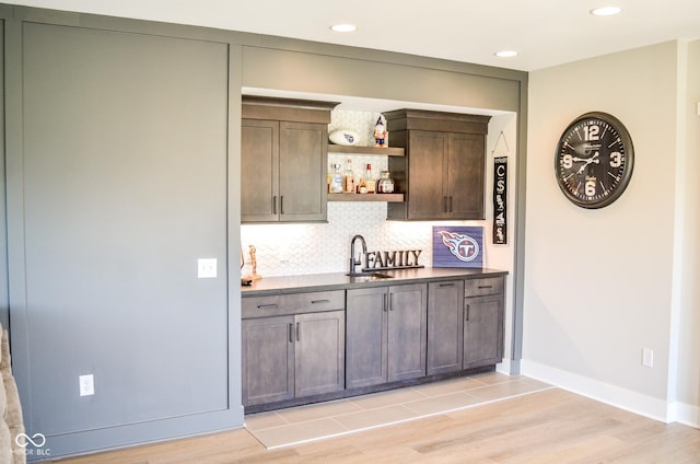 987 Oak Terrace Rd, Westfield, IN 46074 - bar area featuring tasteful backsplash, a sink, recessed lighting, light wood finished floors, and baseboards