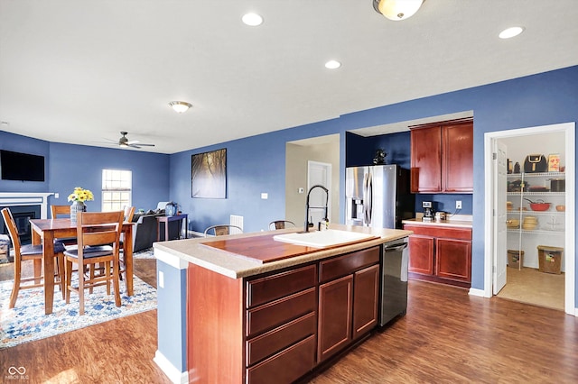 442 Mozart Dr, Greenfield, IN 46140 - kitchen featuring a sink, stainless steel refrigerator with ice dispenser, dark wood-style floors, a ceiling fan, and recessed lighting