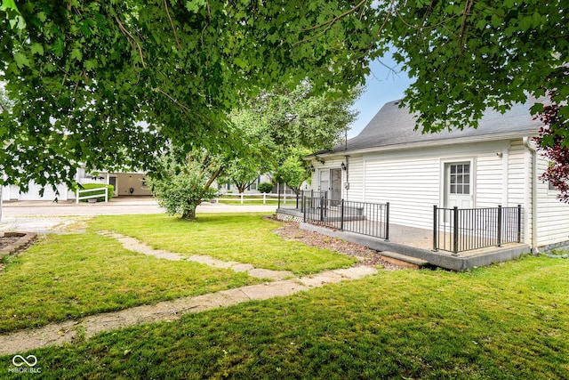 201 N 11th St, Elwood, IN 46036 - view of green lawn