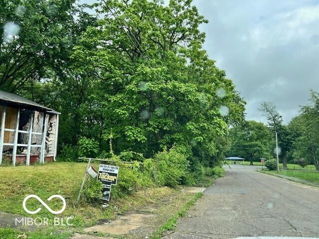 1516 W 20th St W, Anderson, IN 46016 - view of asphalt road
