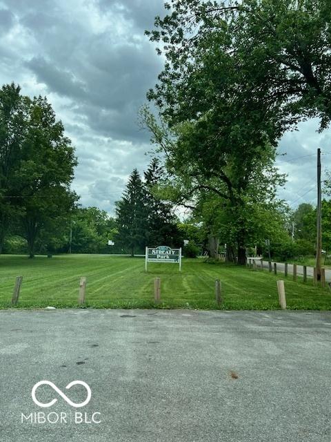 1516 W 20th St W, Anderson, IN 46016 - view of home's community featuring a yard