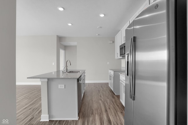 633 Bridgeman Rd, Avon, IN 46123 - kitchen with stainless steel appliances, a sink, a kitchen island with sink, wood finished floors, and recessed lighting