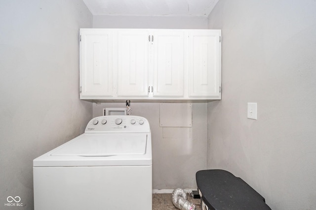 2544 N E Raintree Dr, New Castle, IN 47362 - washroom featuring washer / clothes dryer and cabinet space