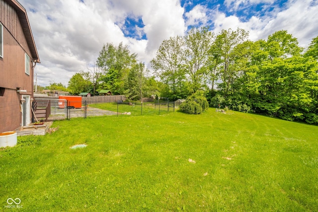 2544 N E Raintree Dr, New Castle, IN 47362 - view of yard featuring a gate