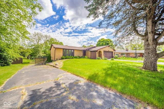 2544 N E Raintree Dr, New Castle, IN 47362 - single story home featuring an attached garage and driveway