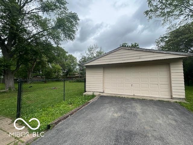 907 Monroe St, Indianapolis, IN 46229 - view of detached garage