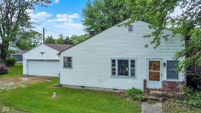 6580 N US Highway 31, Whiteland, IN 46184 - back of house featuring an attached garage, a lawn, driveway, and crawl space