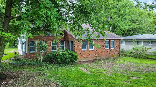 6580 N US Highway 31, Whiteland, IN 46184 - view of front facade with brick siding and a front lawn