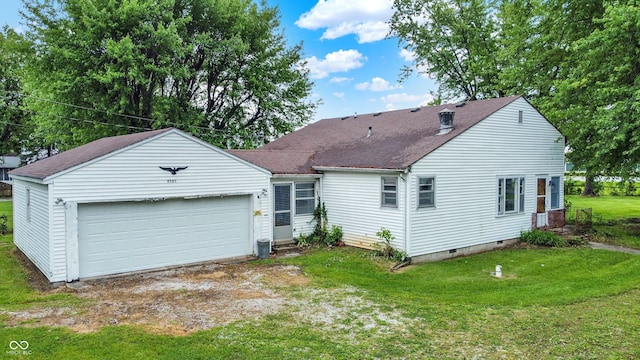 6580 N US Highway 31, Whiteland, IN 46184 - rear view of property featuring roof with shingles, a yard, a garage, driveway, and crawl space