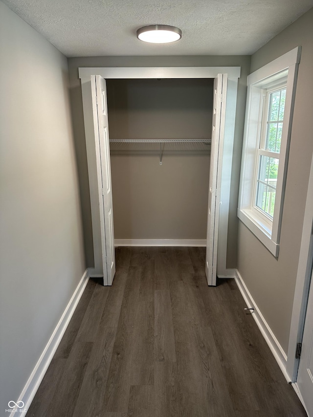 906 N Wabash Ave, Hartford City, IN 47348 - view of closet