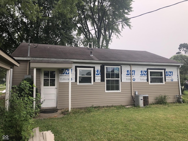 409 Parkway St, Whiteland, IN 46184 - rear view of house with central AC and a yard