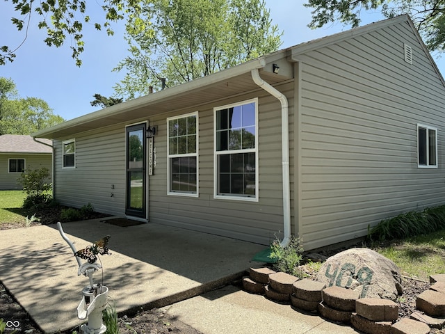 409 Parkway St, Whiteland, IN 46184 - rear view of property featuring a patio