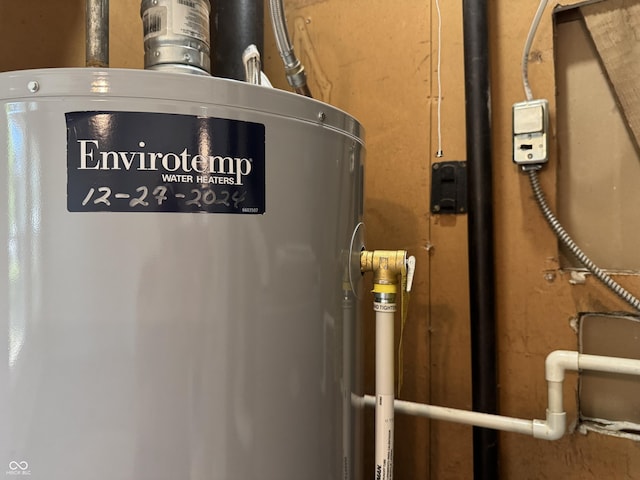 409 Parkway St, Whiteland, IN 46184 - detailed view of water heater