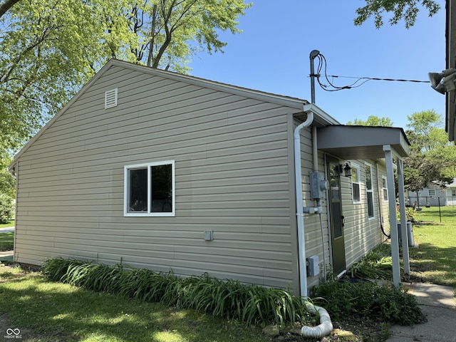 409 Parkway St, Whiteland, IN 46184 - view of property exterior featuring a lawn