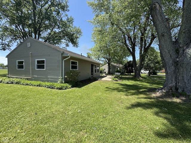 409 Parkway St, Whiteland, IN 46184 - view of side of home with a yard